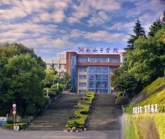 校门前景