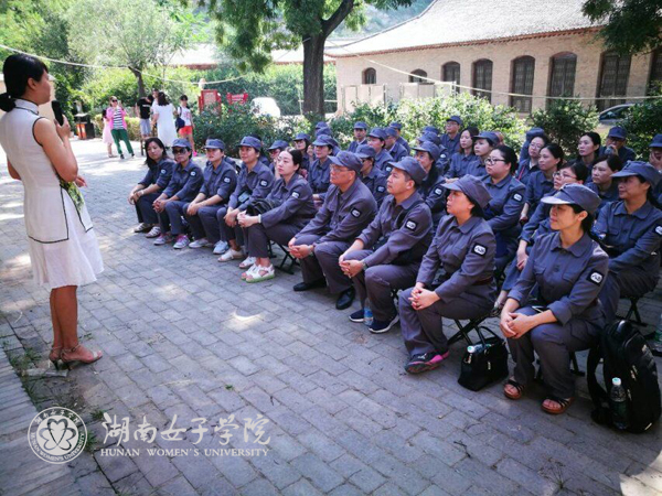 5王家坪旧址现场教学毛泽东父子情深.jpg