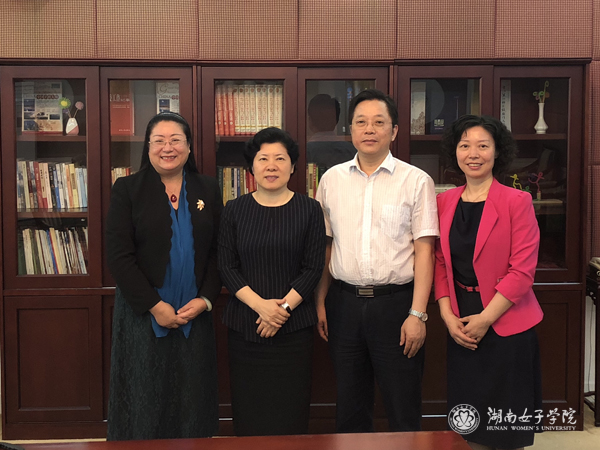 照片-吴桂英副省长听取我校主要领导汇报办学情况l.jpg